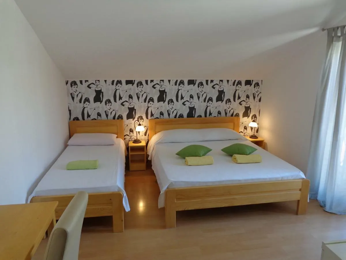 Hollywood Rooms Sveti Petar