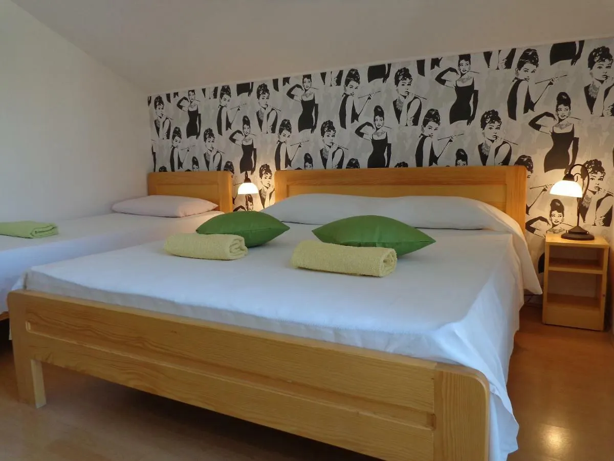 Couette-café Hollywood Rooms Sveti Petar